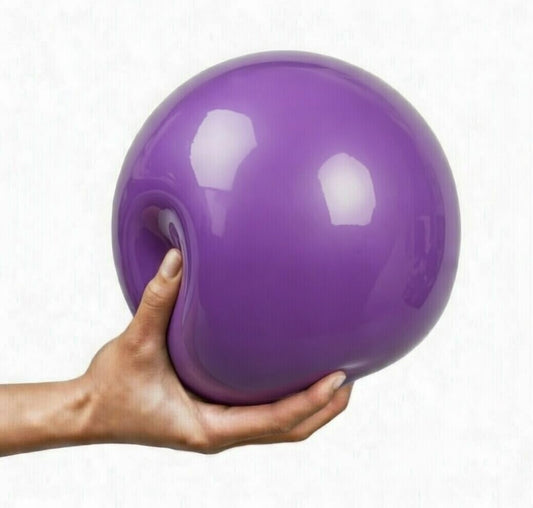 Palla Pilates 25 cm Antiscivolo in PVC | Soft Ball Fitness per Yoga, Ginnastica e Fisioterapia | Mini Fitball per Allenamento a Casa, Core, Addominali e Gravidanza | Viola